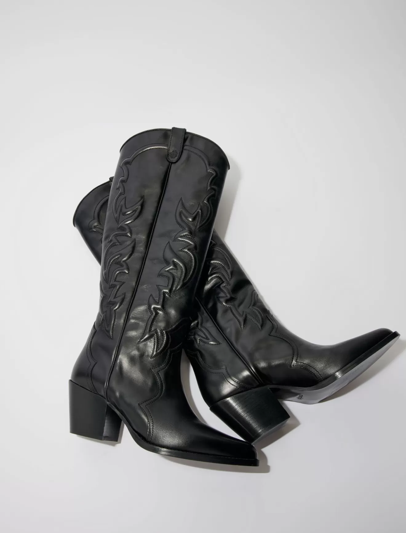 bottes_santiags_en_cuir_lisse_brod_3.webp Bottes santiags en cuir lisse brodé-Maje Best Sale