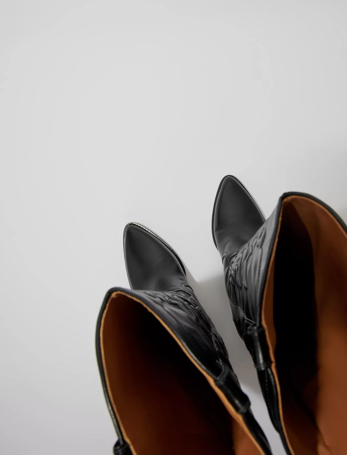 bottes_santiags_en_cuir_lisse_brod_4.webp Bottes santiags en cuir lisse brodé-Maje Best Sale